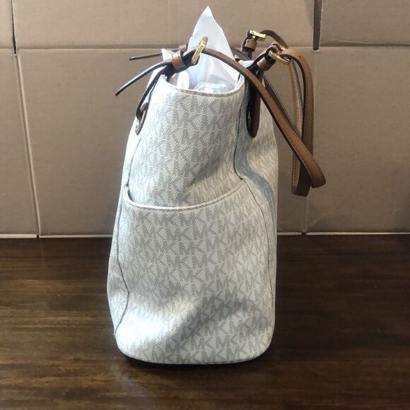 MICHAEL KORS White & Grey Jet Set Coated Canvas and Brown Leather Shoulder Bag - Picture 10 of 17